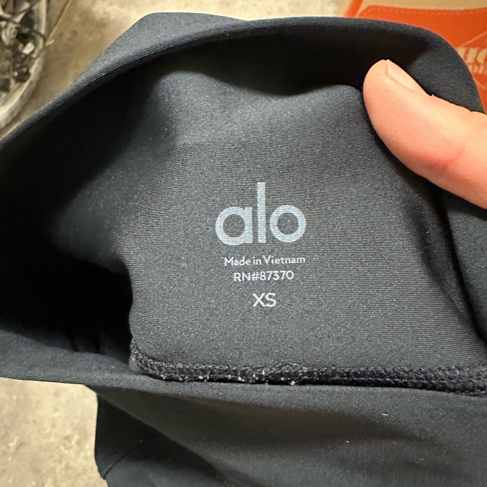 Alo yoga pants - rare size xs black